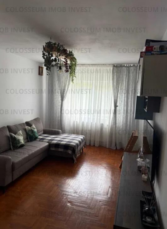 Apartament cu 3 camere, decomandat - zona Racadau