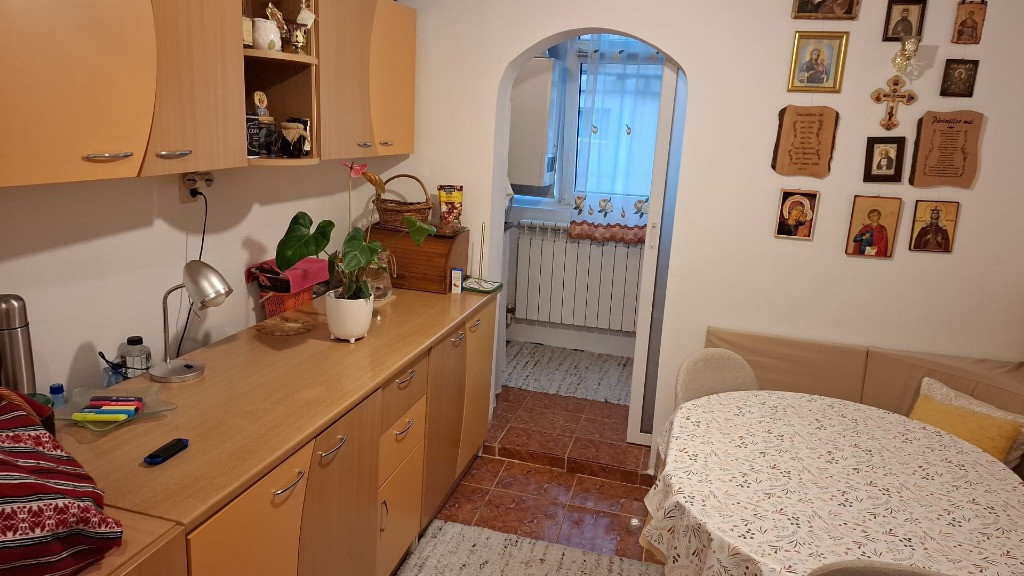 Poarta 6 , 2 camere semidecomandat