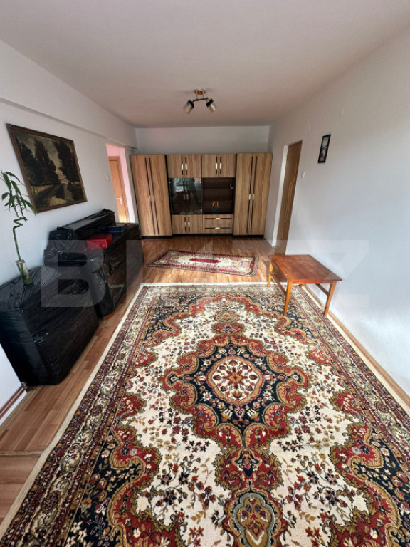 Apartament 52 mp, renovat, balcon, zonă verde și liniștit