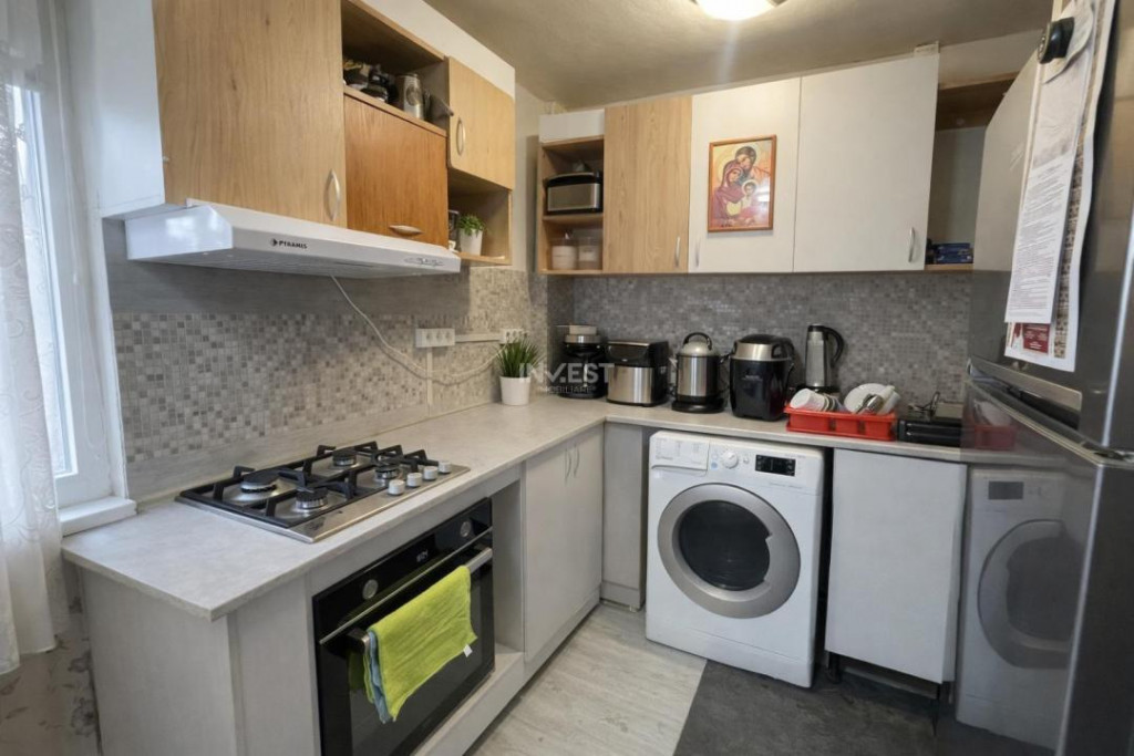 45500euro!!!Garsoniera renovata, et 3/4!Pacurari!