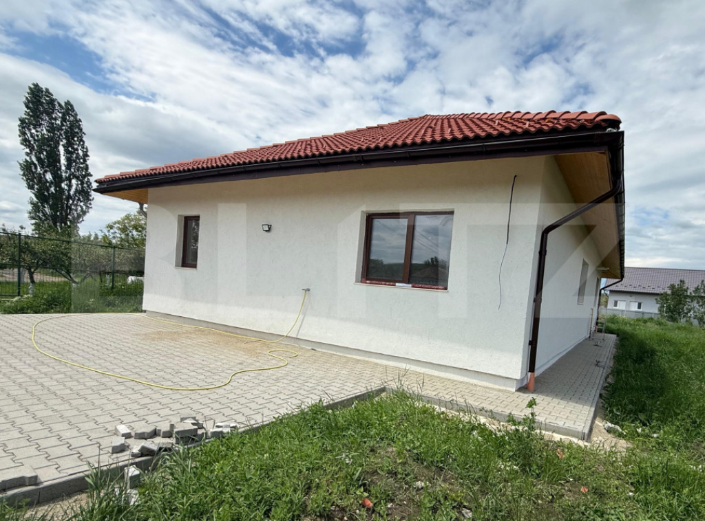 Casa finisată un nivel, 4 camere, 114 mp, 750 mp teren, Juc
