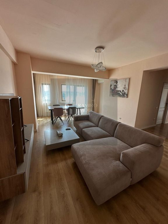 Apartament 3 camere, decomandat Baneasa