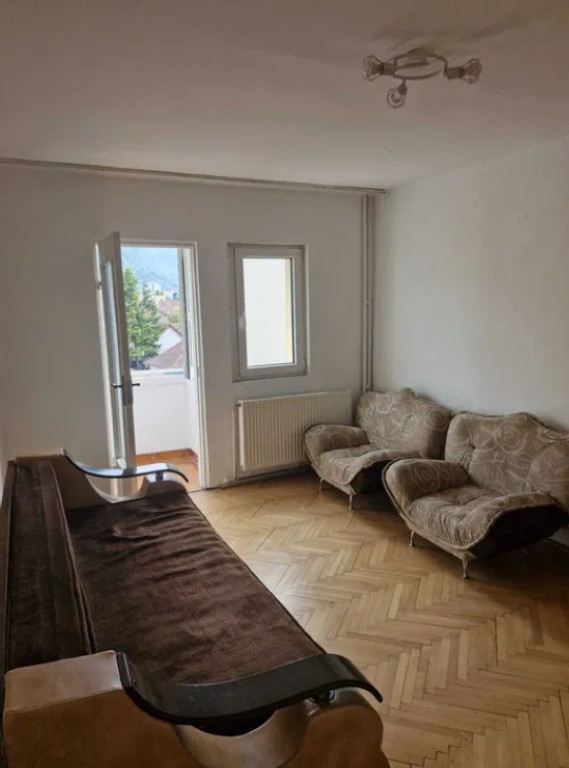 Apartament 2 camere, decomandat - zona Tractorul