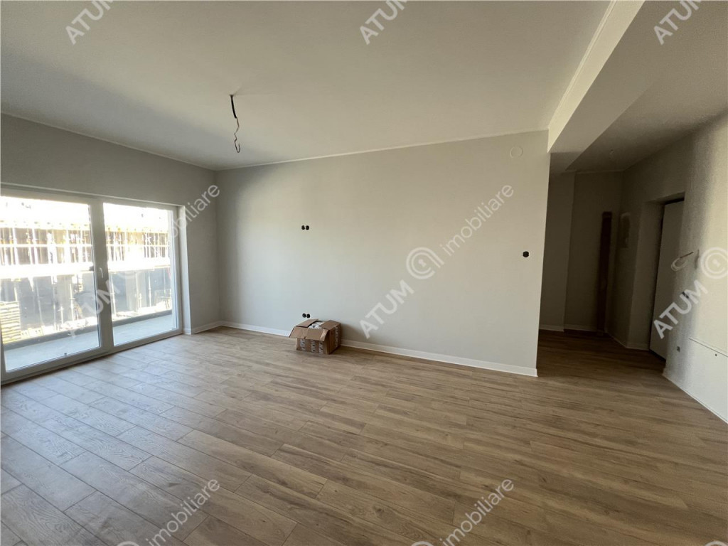 Apartament de 3 camere cu 2 bai si 2 balcoane la etajul 1 in