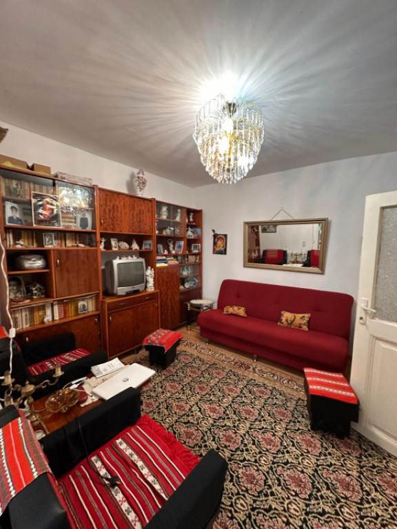 Clădire multifuncțională D+P+E+M situată în Constan?...