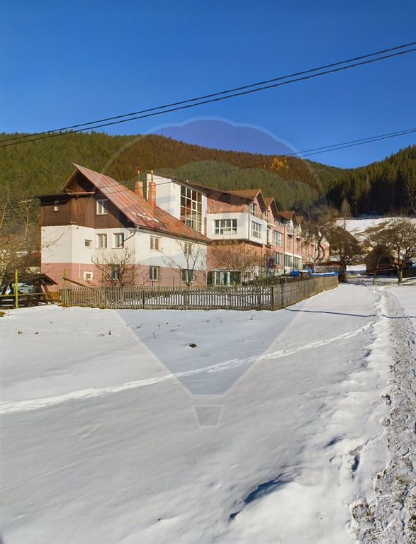 Casă / Vilă Moeciu de Sus, zona pitoreasca, 5 camere, p...