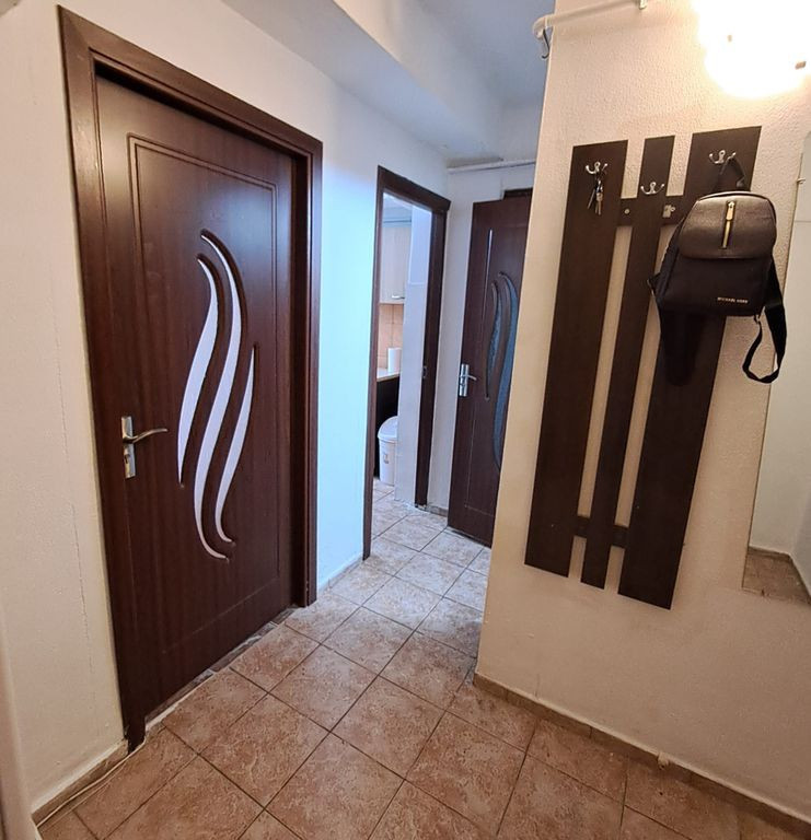 De vanzare garsoniera micro 40, et. 3/3, 27.000 euro