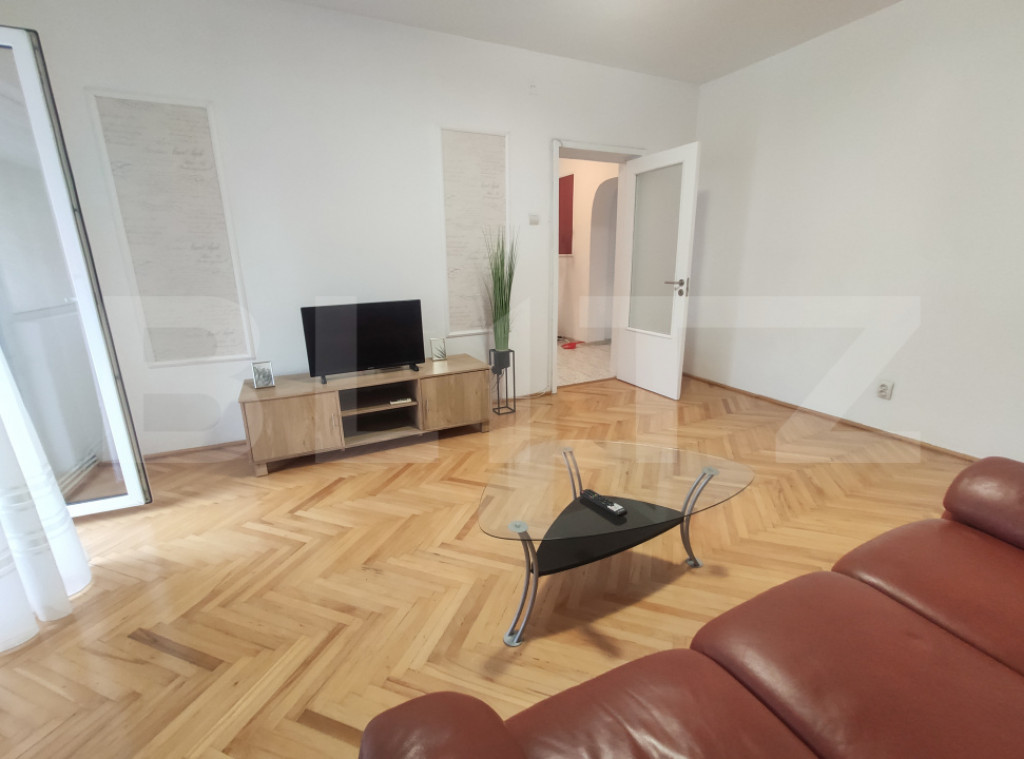 Apartament cu 3 camere, 2 bai, 2 balcoane pe strada Avram Ia