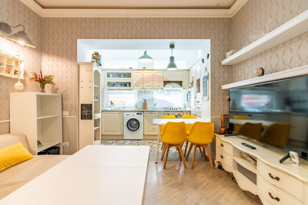 Apartament 4 camere de inchiriat in vila/ parter/ curte p...