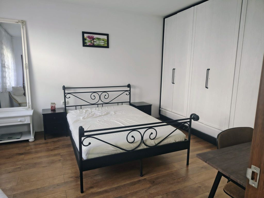 Ultracentral , 2 camere Oradea, 320 E/luna, neg. Comision...