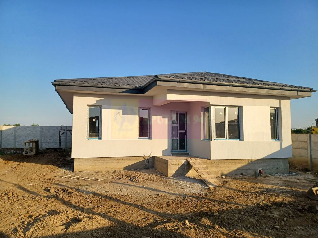 Dragomirești casă parter 4 camere 2 băi, terasă, apă...