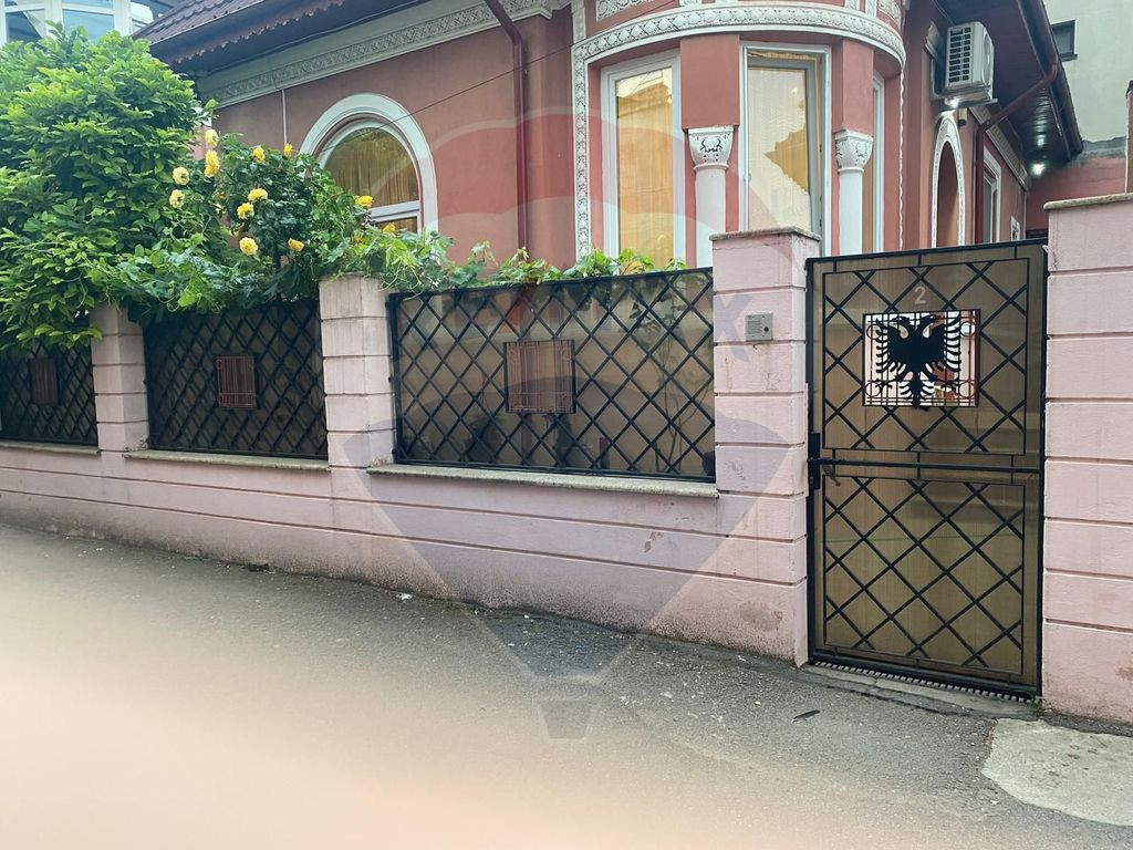 Vila de închiriat–Calea Moșilor /133 mp utili+60 Curt...