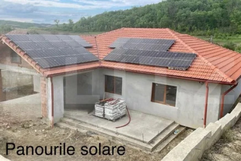 Casă nouă, 112 mp, panouri fotovoltaice, încălzire în p