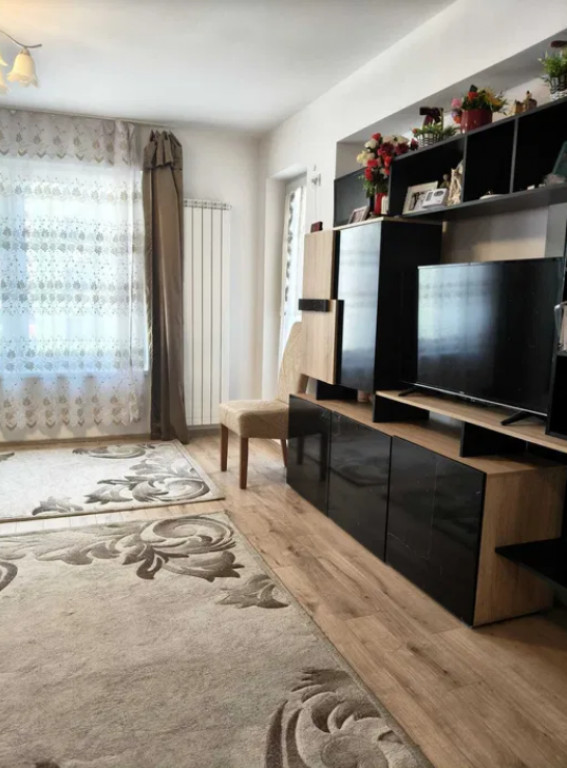Apartament 2 camere, decomandat - zona Tractorul
