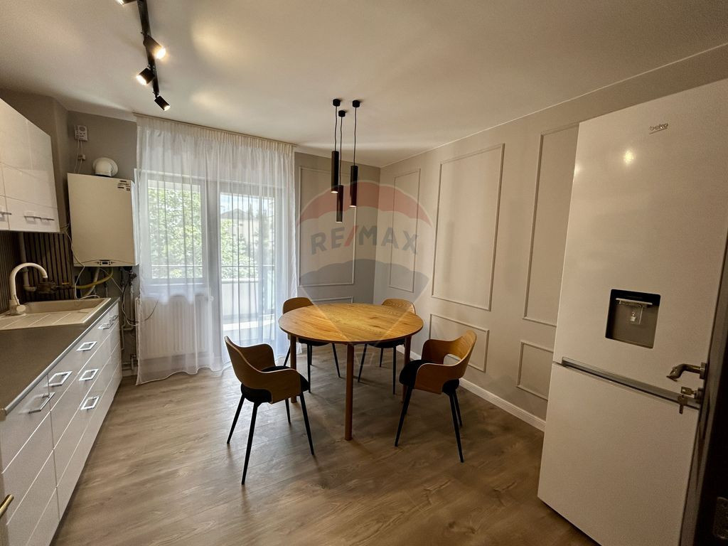 Apartament cu 3 camere de închiriat în zona Sasar