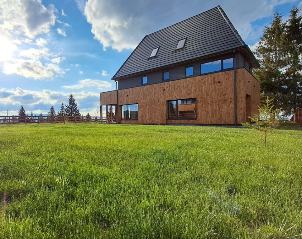 Casa de vacanta in curs de modernizare in Belis, 5 camere, 9