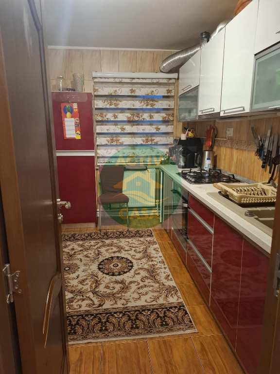 Apartament 3 camere, etaj intermediar, mobilat