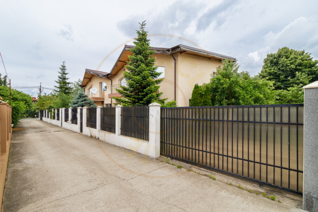 Duplex 4 camere - drum privat