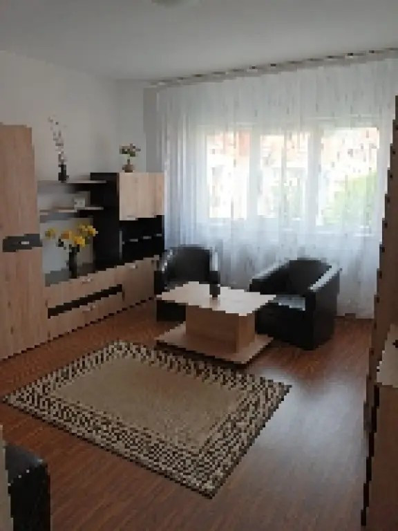 Ofer garsoniera de inchiriat Str. Sitarului