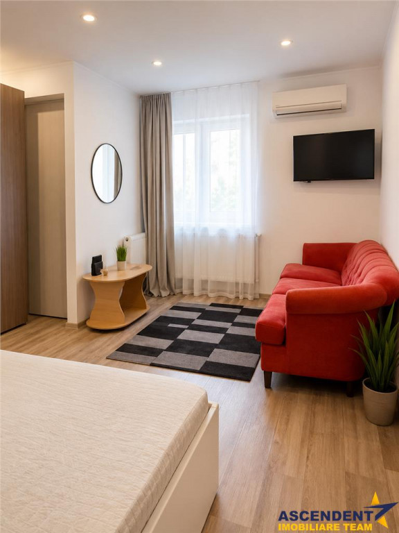 Garsoniera la casa, mobilata, 38mp, cu teren 20mp, Centrul I