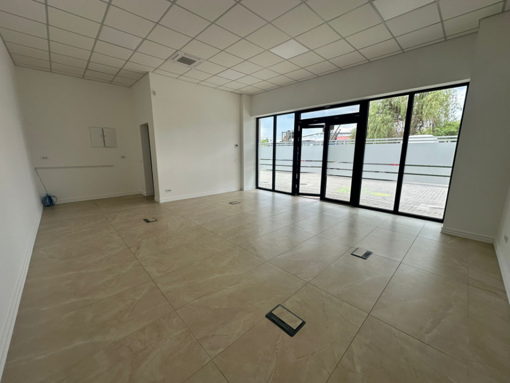 Spatiu comercial, 45 mp, zona Lapus Arges