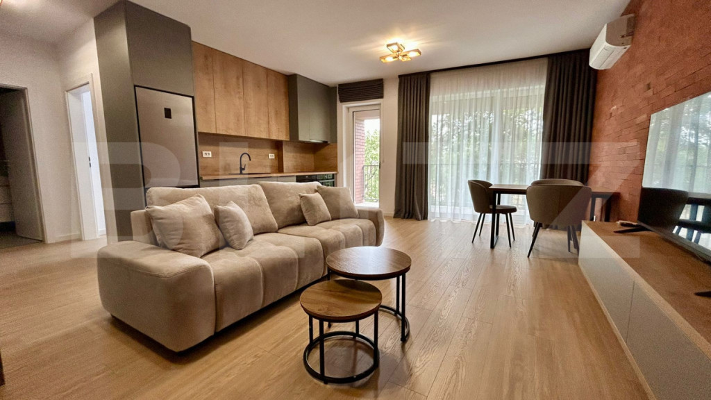 Apartament modern la prima închiriere , Central + Loc de pa