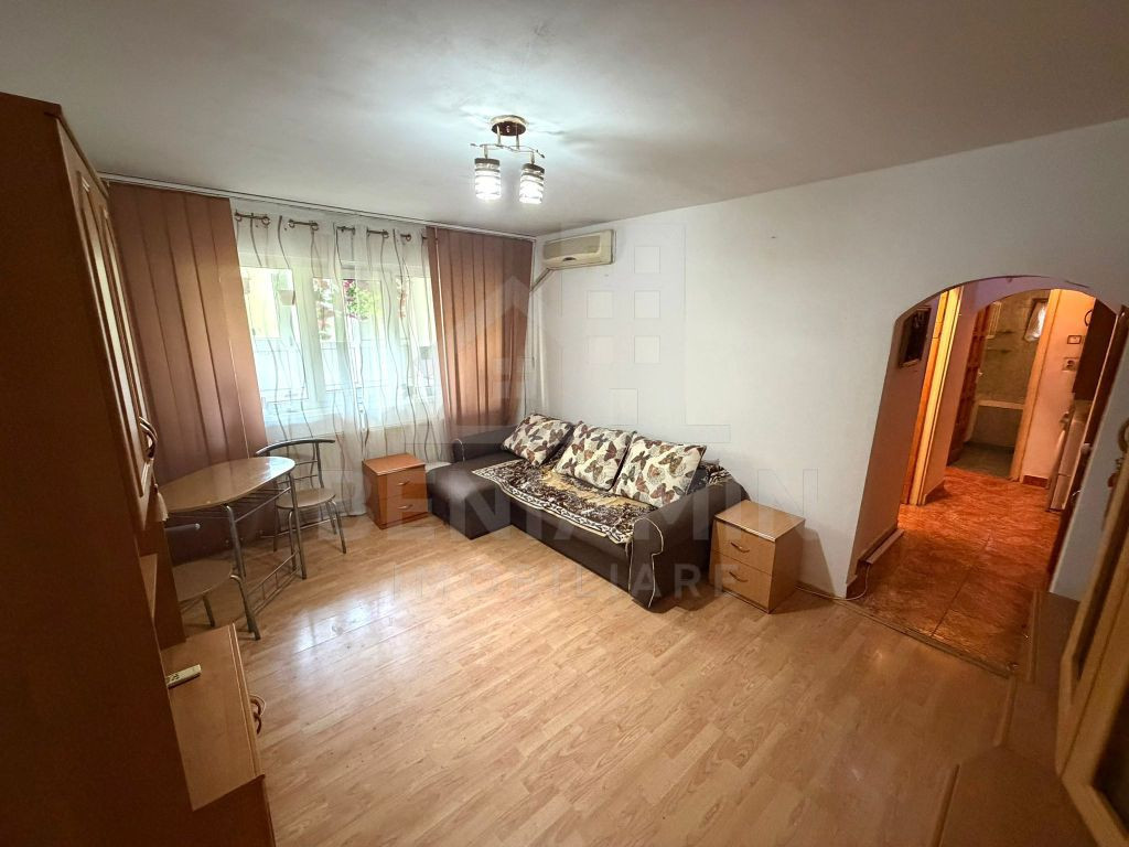 3 camere - parter - 55mp - centrala proprie - Craiovita -...
