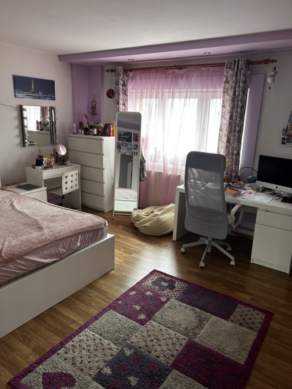 Vand apartament 4 camere lângă parcul Sebastian