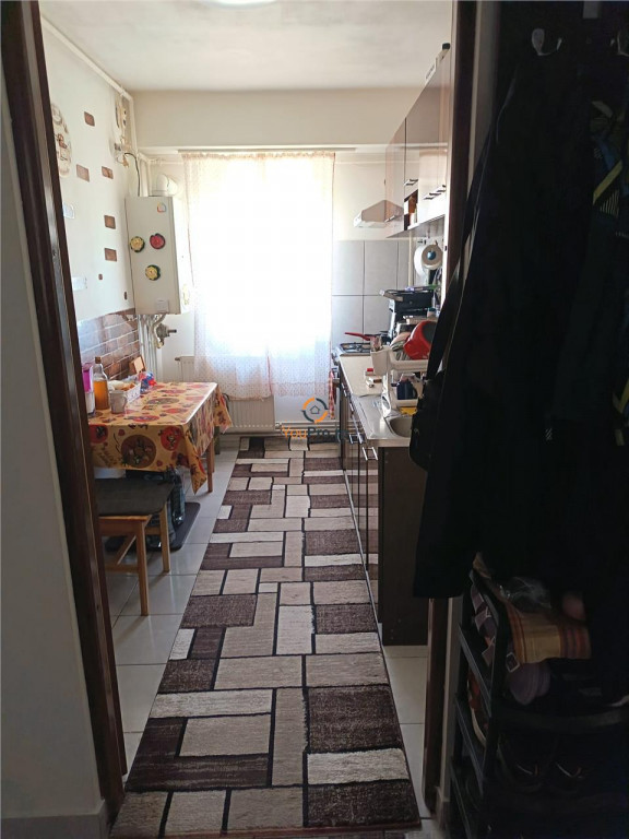 Apartament decomandat 2 camere etaj 3 zona Girocului
