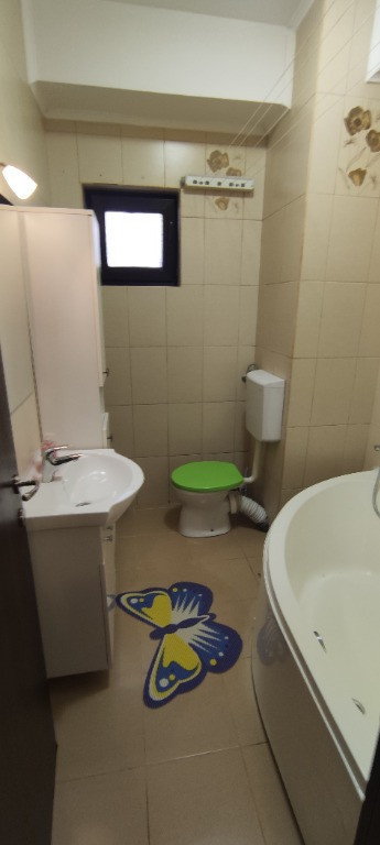 Închiriez garsonieră