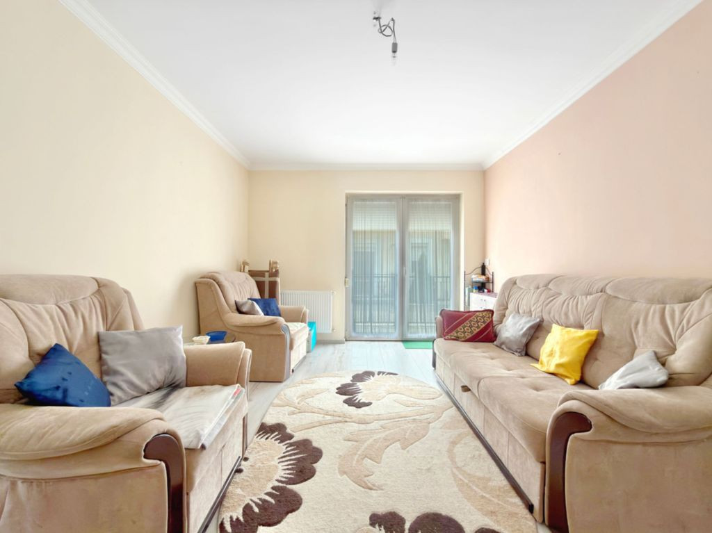 2 Camere | Bucatarie Inchisa | Nemobilat | Parcare | Comi...