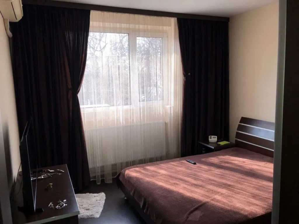 De inchiriat apartament 3 cam,Micro 38,et 1,mobilat si ut...