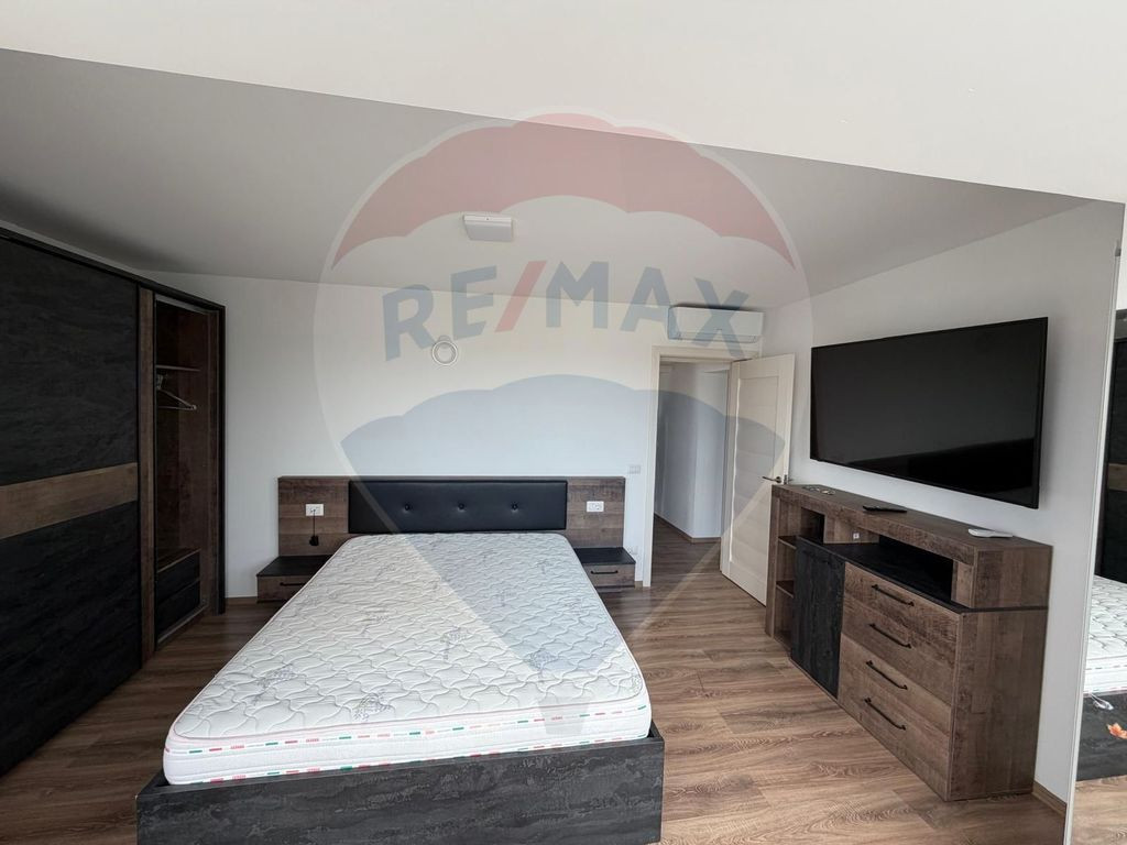 Apartament cu 3 camere de închiriat în zona Central