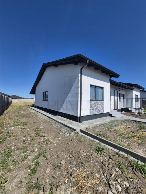Duplex pe parter - 2 dormitoare - 3 bai ( o baie pe terasa )