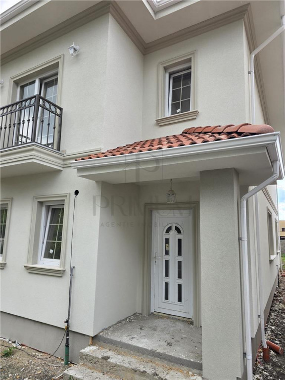 Duplex modern - la asfalt - personalizare interioara