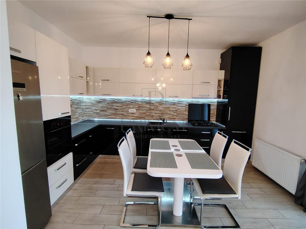 Duplex mobilat utilat - zona excelenta - curte amenajata