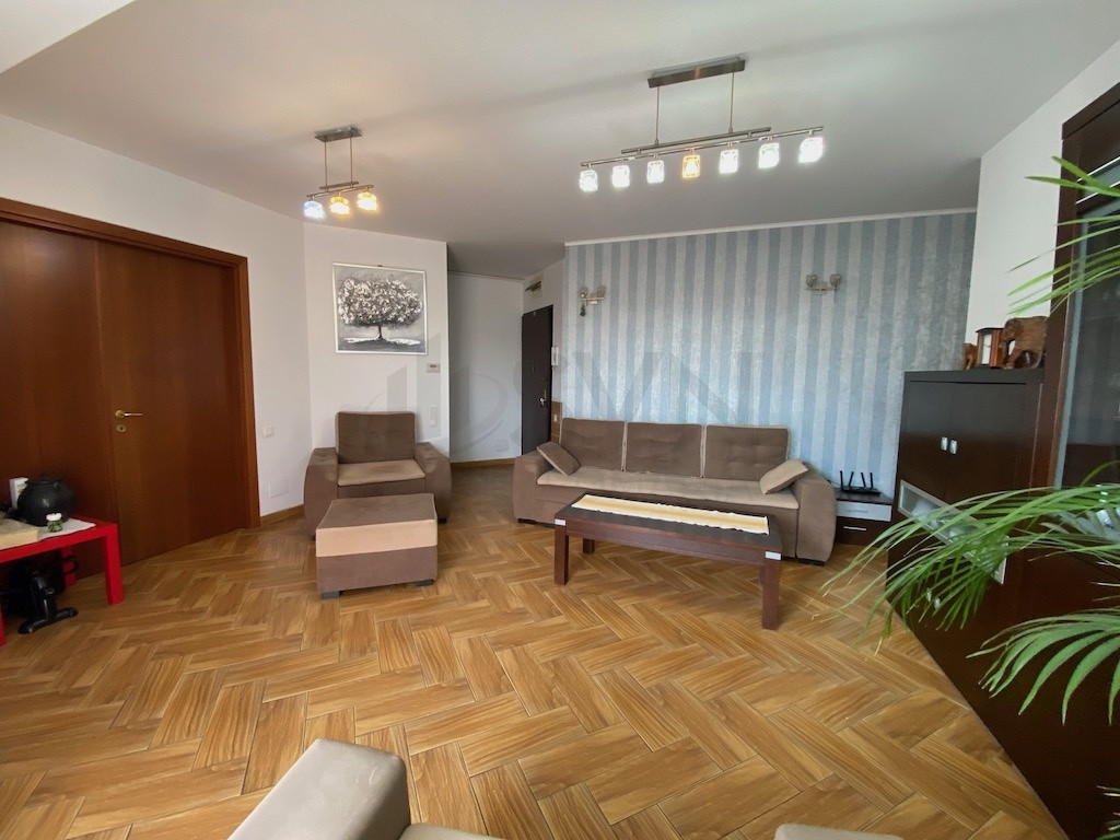 Apartament 3 camere in complex securizat