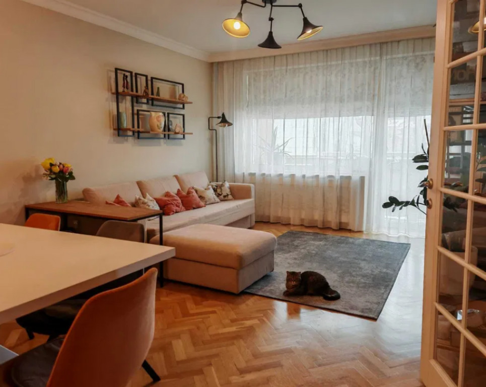 Apartament 3 camere, decomandat - zona Brasovul Vechi