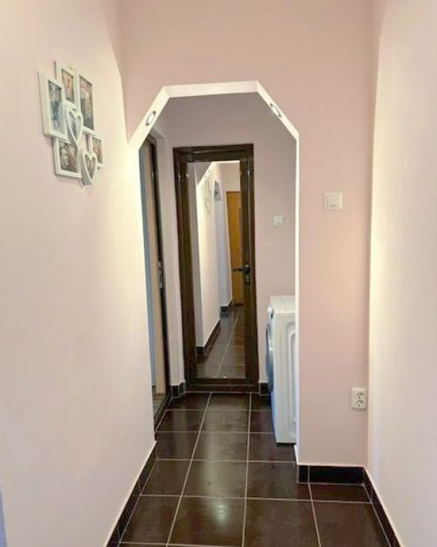 De vanzare apartament cu 3 camere, micro 38, et. 3, 63.00...