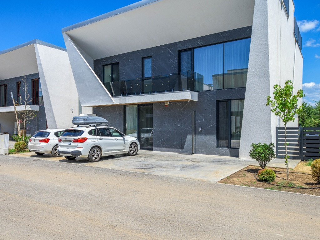 Vila exclusivista I Voluntari