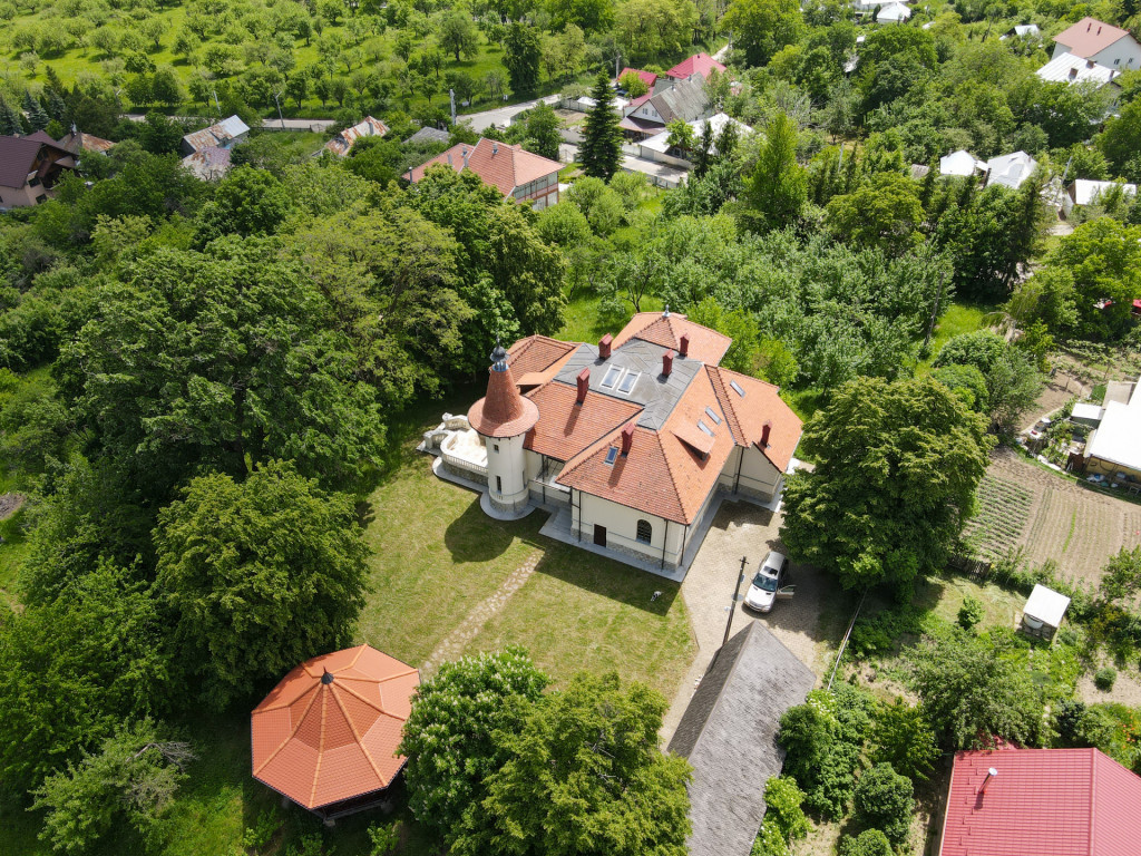 Oportunitate rară la Văratec, Neamț – ansamblu privat c