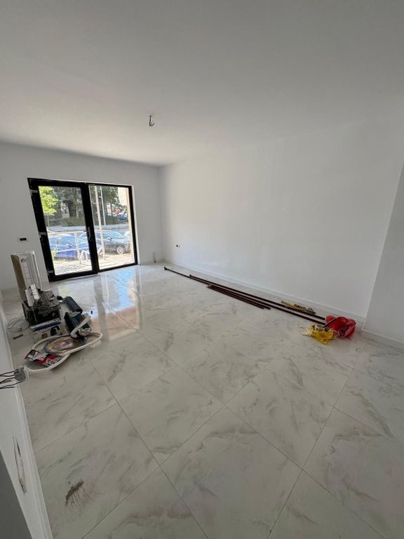 Apartament 2 camere decomandat-Spatiu comercial-zona Inel2