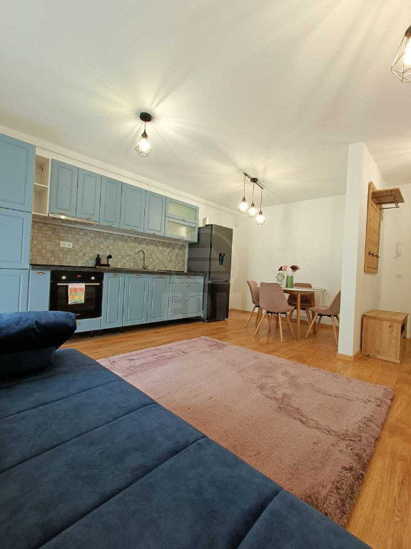 Apartament cu gradina, zona centrala, Floresti