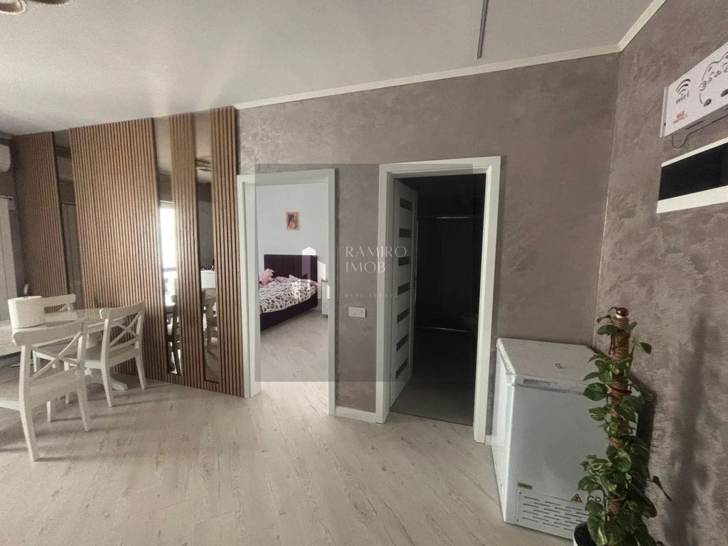Apartament 3 camere decomandat + parcare Grand Kristal Re...