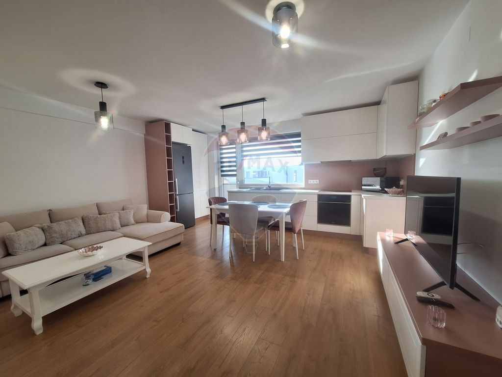 Apartament mare si luxos 2 loc parcare, cu pod