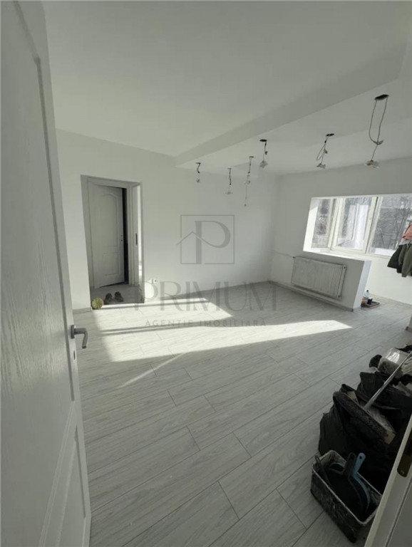 GIROCULUI - 2 CAM - ETAJUL 2 - BLOC IZOLAT - RENOVAT