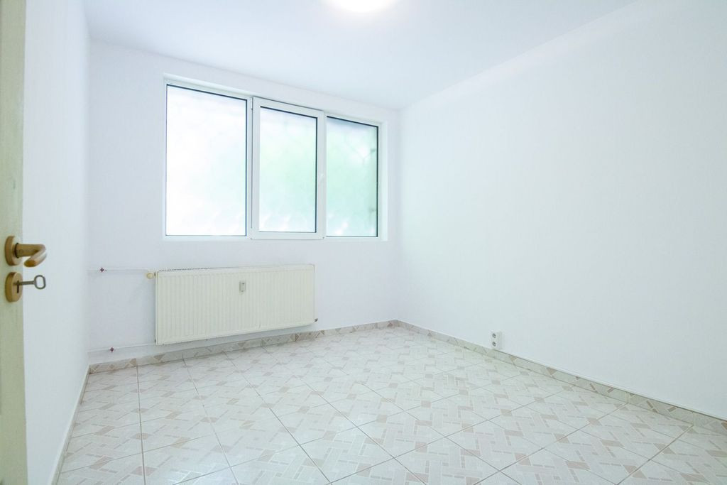 Dr. Taberei Bucla, Spatiu de birouri, doar firme, 4 camer...