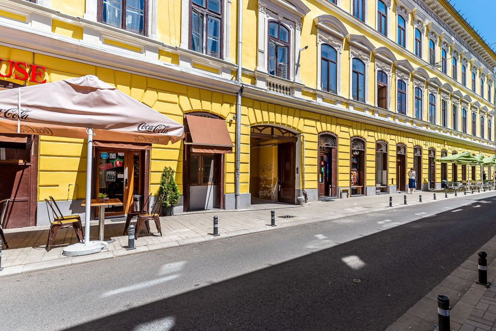 Spațiu birouri central cu 2 intrări pe Str. Unirii 1 Arad.