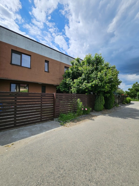 Parte din triplex, Zavoi, mobilata si utilata, 178000 EURO
