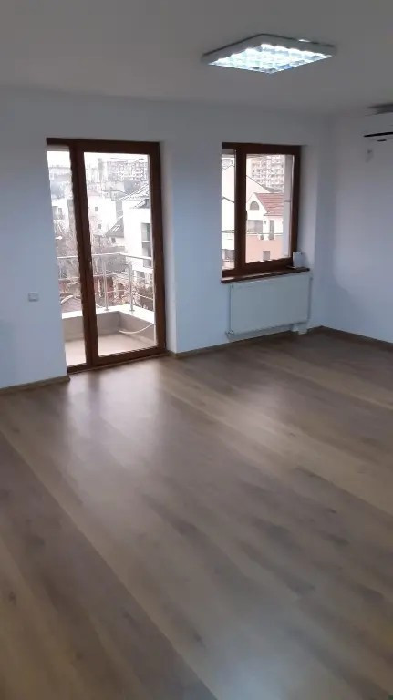 Inchiriez spatiu birou